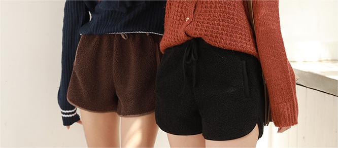 Lambswool Shorts for Women Autumn Winter Elastic Waist Faux Shearling Jacket Shorts Outer Wear Black Wide Leg Boot Pants