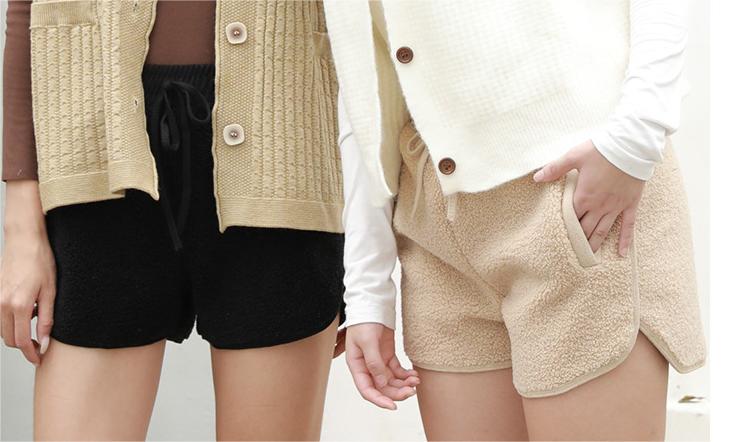 Lambswool Shorts for Women Autumn Winter Elastic Waist Faux Shearling Jacket Shorts Outer Wear Black Wide Leg Boot Pants